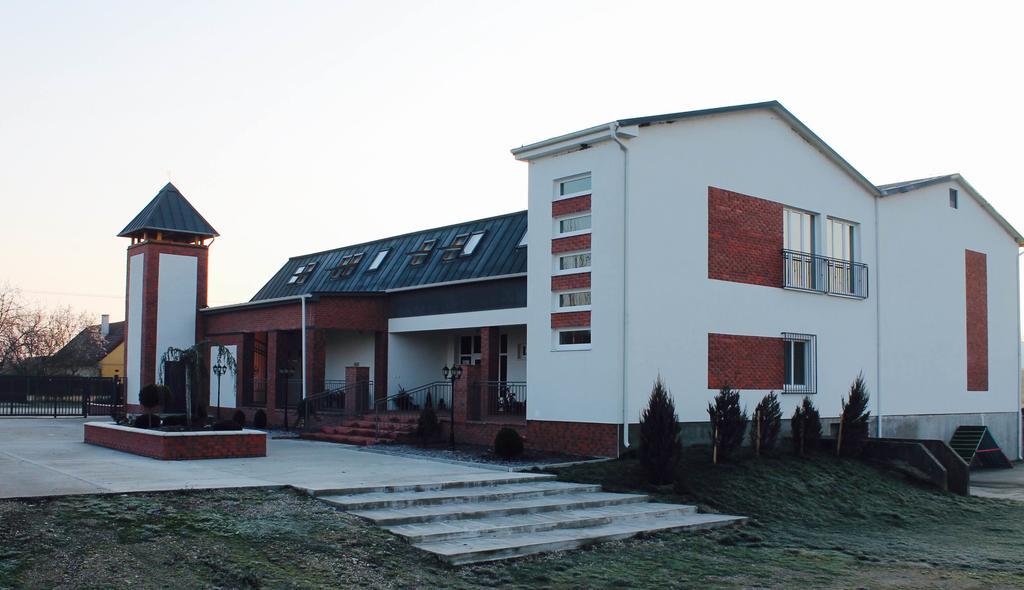 Guest House Hodus Vydrany Exteriér fotografie